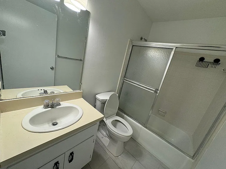 2143 Corinne St — Photo 9