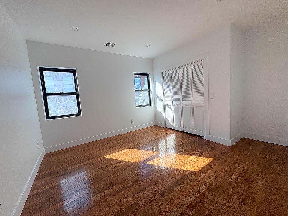 2nd image of 515 Broadway #303