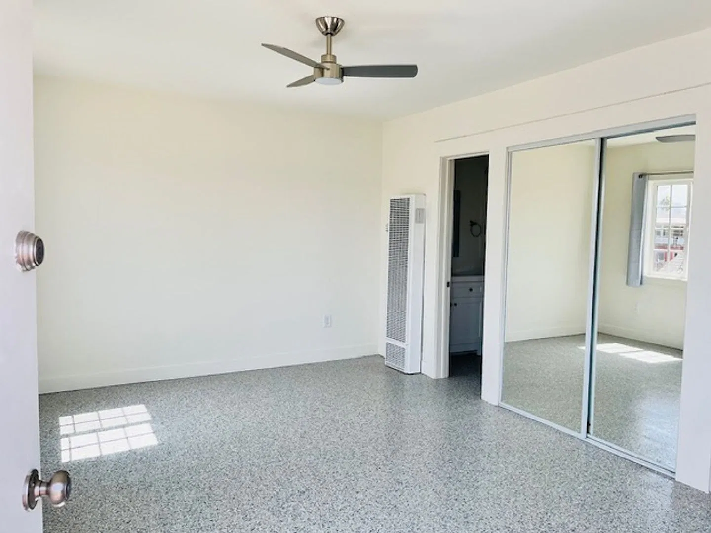 733 Cerritos Avenue — Photo 2