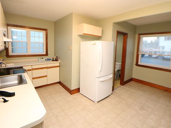 3rd image of 28 Lynnfield St #1