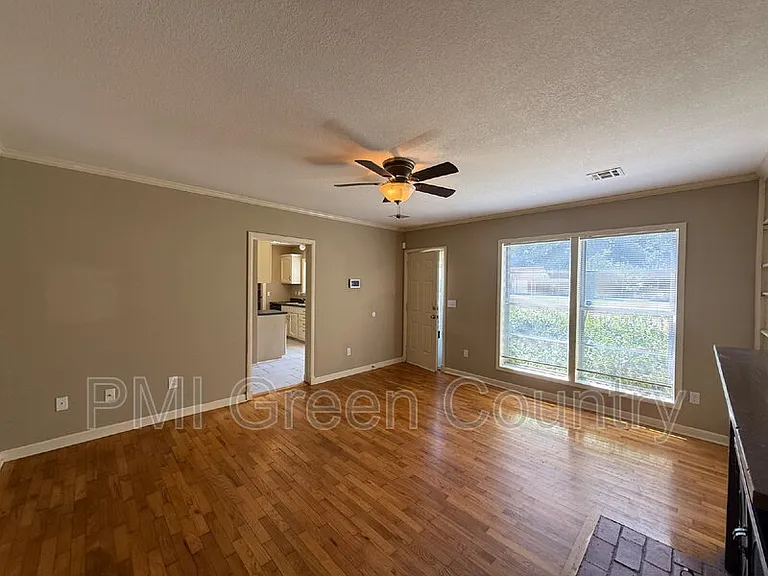 5523 S Madison Ave — Photo 4