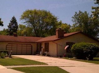 1470 Crestwood Ct, Aurora, IL 60506