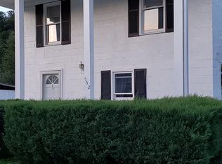 720 Ky Route 302, West Van Lear, KY 41268