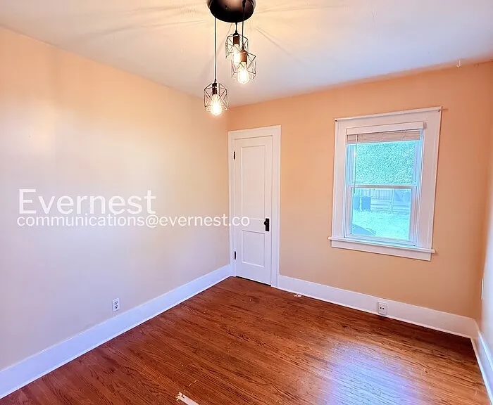 1803 Talbot St — Photo 10