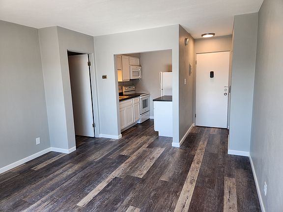 2nd image of 2727 Hampton Ave #204
