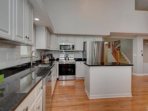 3rd image of 50470 Knightsbridge Dr