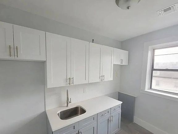 2nd image of 125 Osborne Ter #14