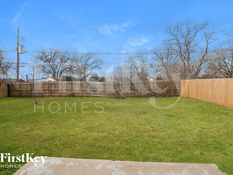 1305 Haley Ln — Photo 13