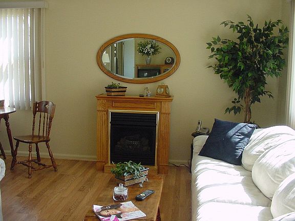 3rd image of 3233 Fairview Ave