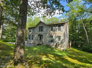 108 Red Shale Rd, Hawley, PA 18428