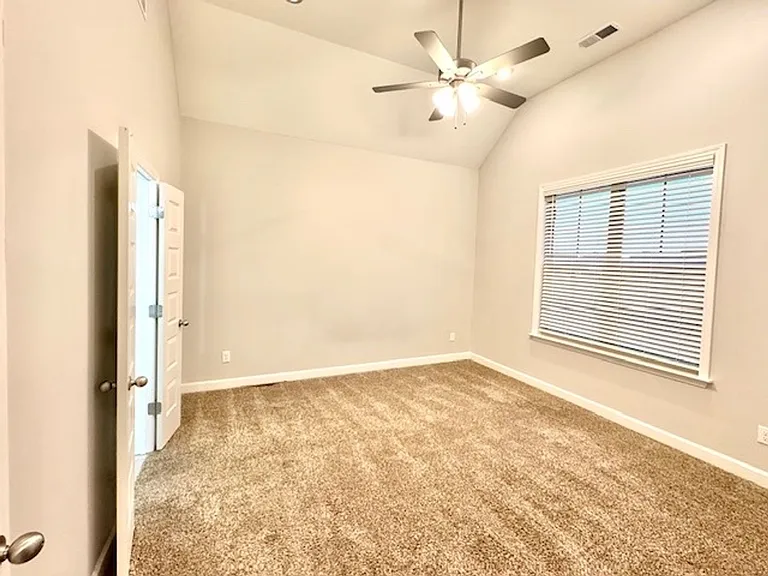 305 Azalea Dr — Photo 7