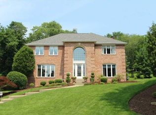2506 Forest Brook Dr, Pittsburgh, PA 15241