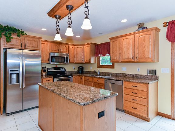 3rd image of 110 Kimberwicke Ct