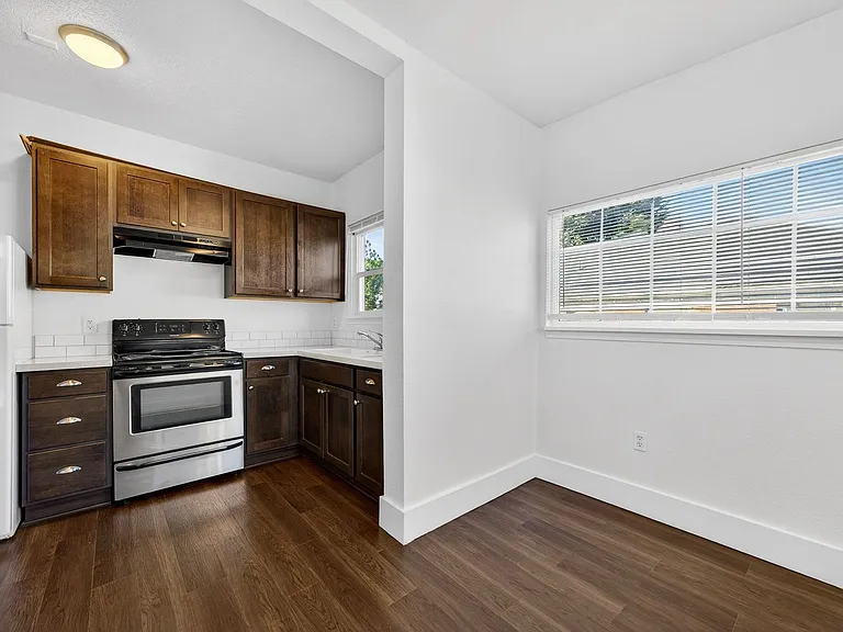 5114 N Williams Ave — Photo 2