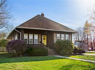 72 Greenwood Ave, Warwick, RI 02886