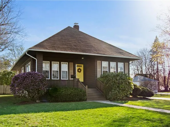 72 Greenwood Ave, Warwick, RI 02886