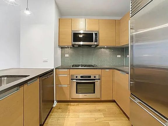4th image of 310 W 52nd St APT 5G