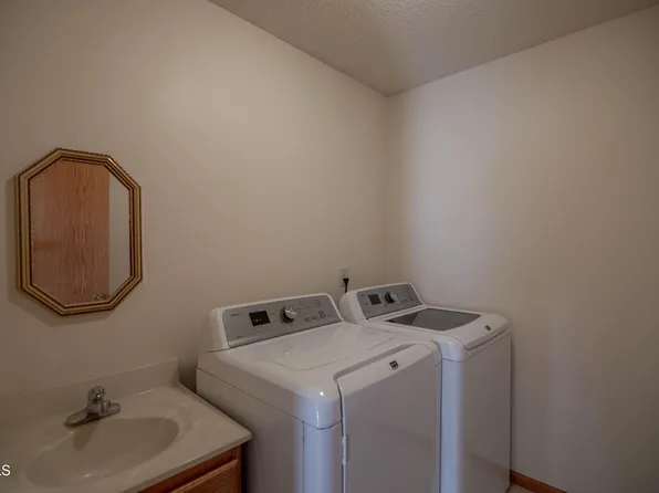 715 Brome Loop, Bismarck, ND 58503