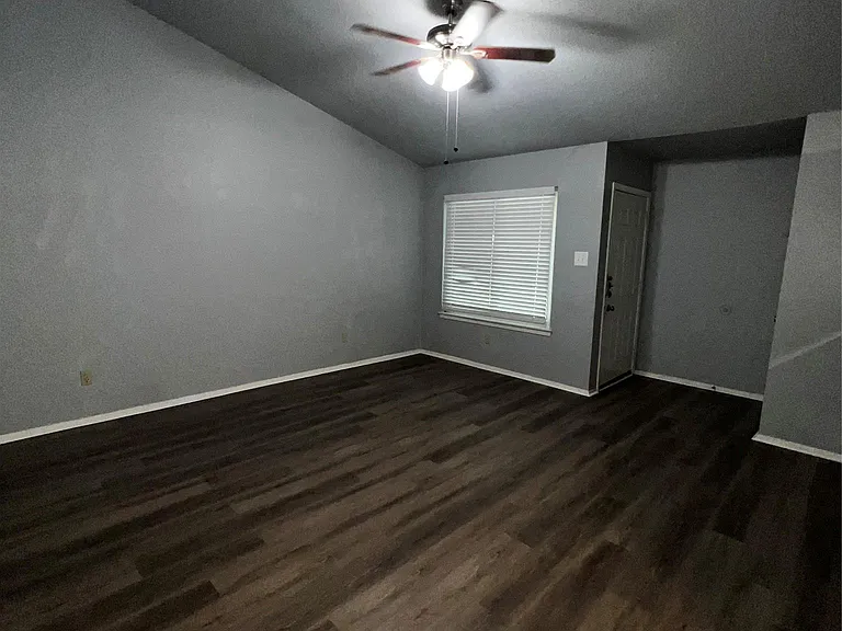 617 Greenlawn Blvd — Photo 3