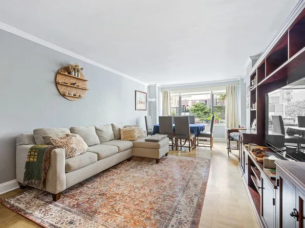 301 E 64th St APT 3A, New York, NY 10065