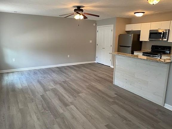 2nd image of 850 Tracy Ln APT 1