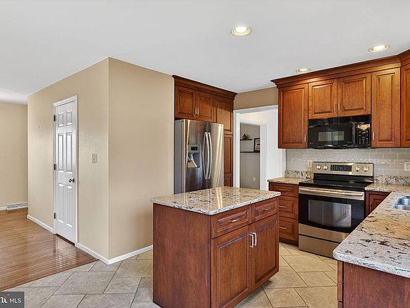4th image of 30 Red Maple Cir