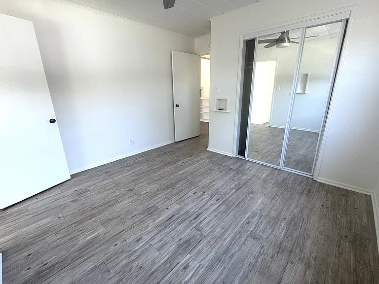 2945 De La Vina St #C — Photo 9