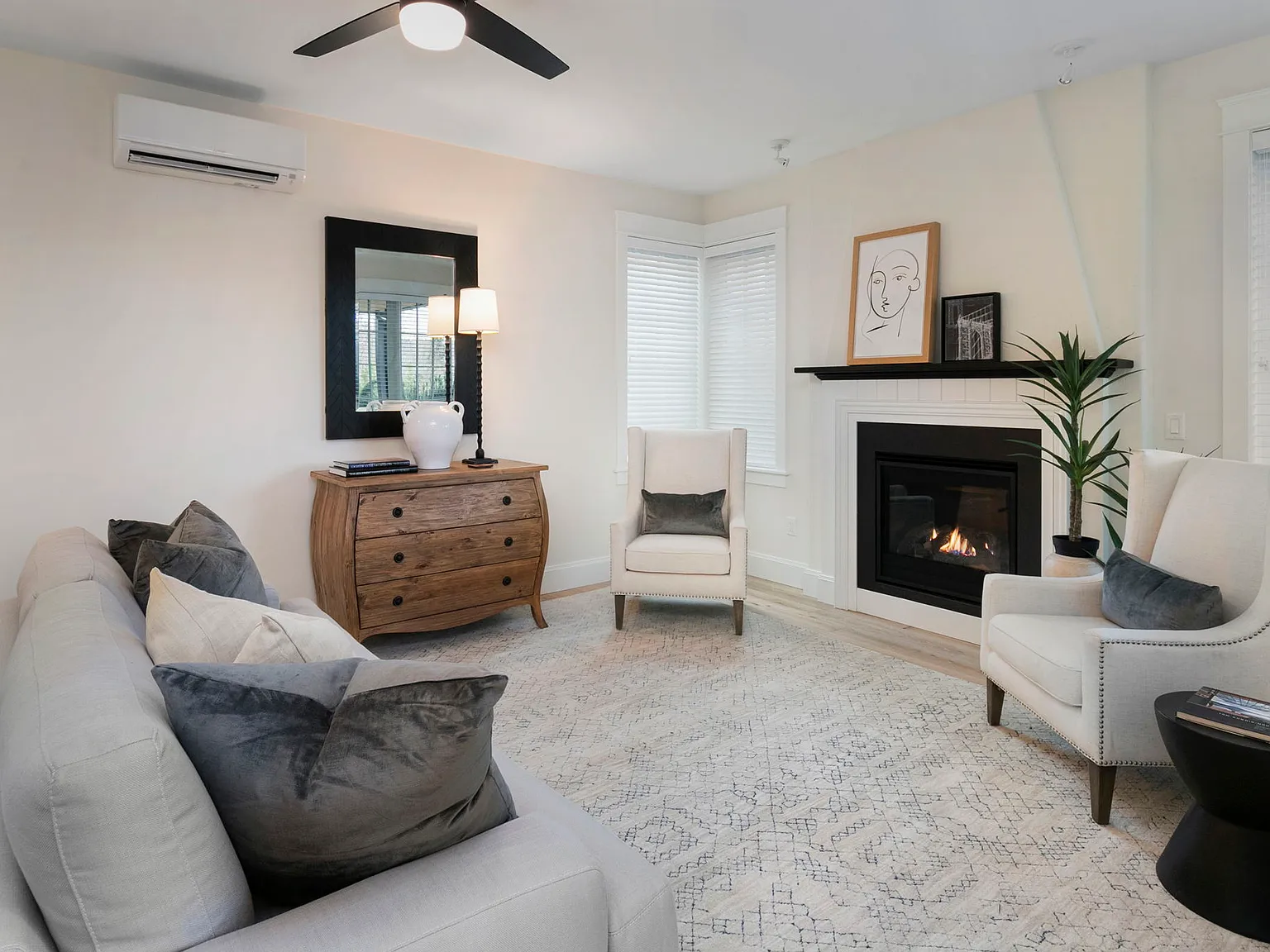 2 bed, 1192 sqft, $3,995 — Photo 2