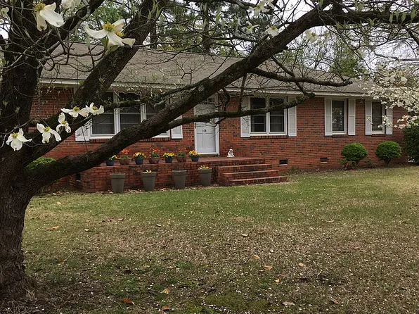 108 Barnett Dr, Bishopville, SC 29010
