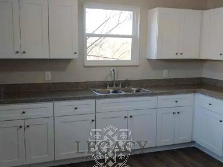 1312 Searcy St — Photo 1