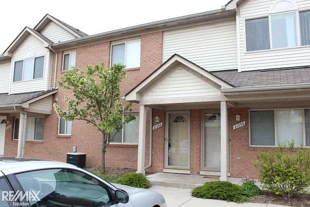21054 Flora St photo 1