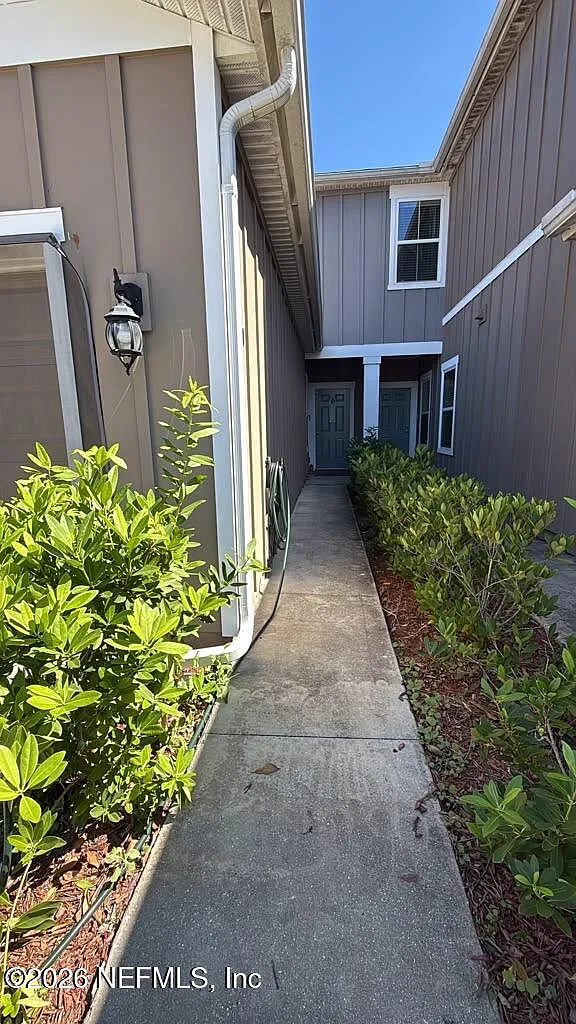 3 bed, 2.5 bath, 1492 sqft, $1,925 — Photo 3
