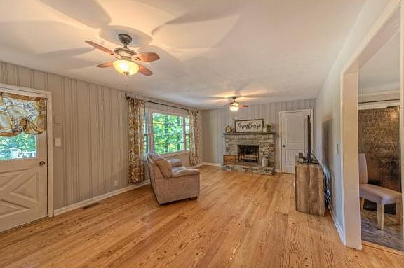 3rd image of 510 Meadow Brook Ave