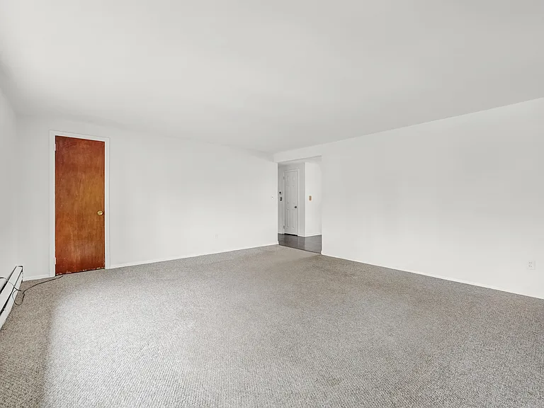 38 Washington Ave — Photo 15