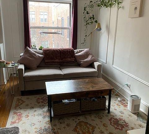 4th image of 683 W Wrightwood Ave APT 3s