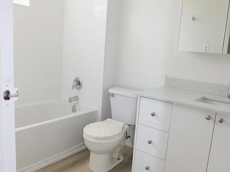 220 Kemp Cres — Photo 8