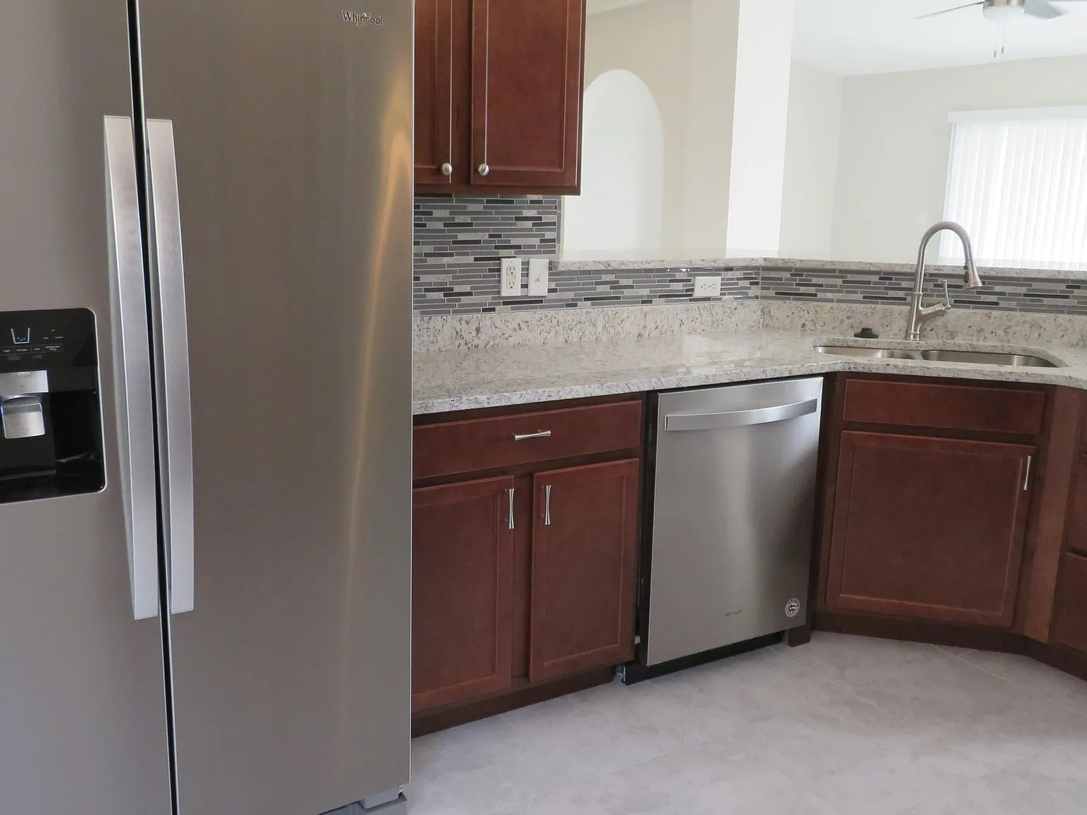 3 bed, 2.0 bath, 1865 sqft, $2,095 — Photo 4