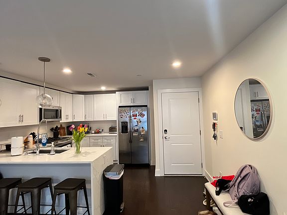 4th image of 970 N Marshall St #8