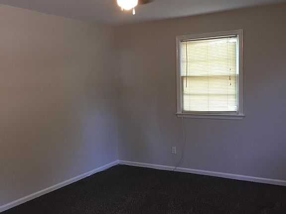 5th image of 3310 Woodlawn St #B