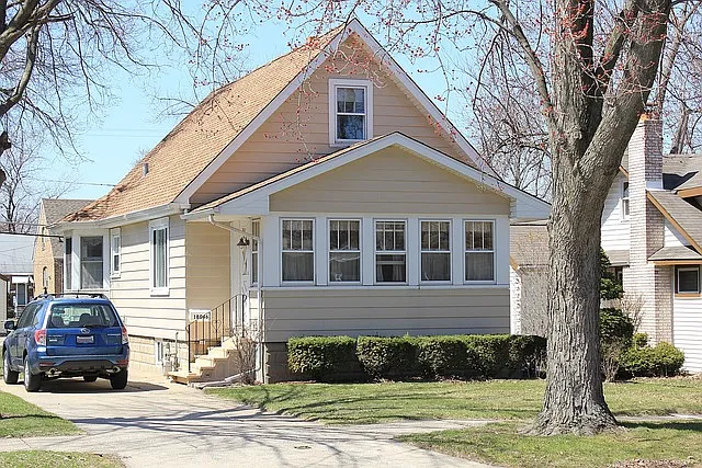18046 Chicago Ave photo 1