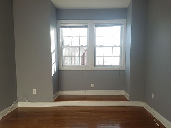2nd image of 512 40th St #3A