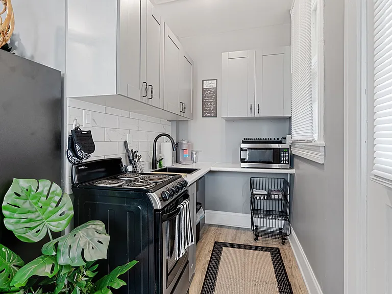 70 W 13th St #G — Photo 6