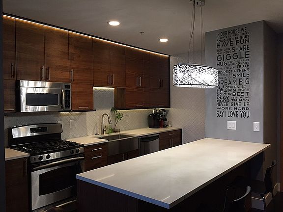 Kitchen & 8' Island