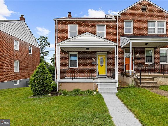 3rd image of 1012 Elm Rd