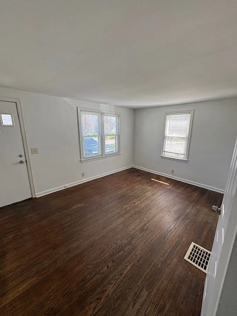 619 Waverly St. — Photo 2