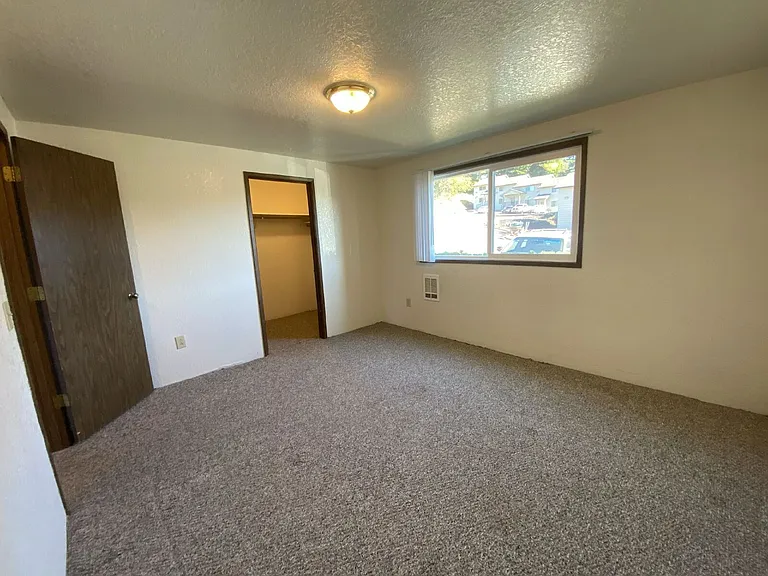 152 NE Atkinson Ct #33 — Photo 5