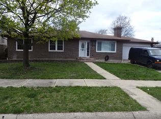 980 Dearborn Cir, Carol Stream, IL 60188
