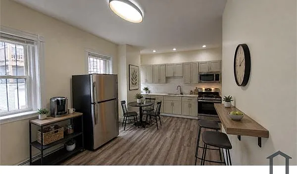 3 bed, 1300 sqft, $3,500 — Photo 3