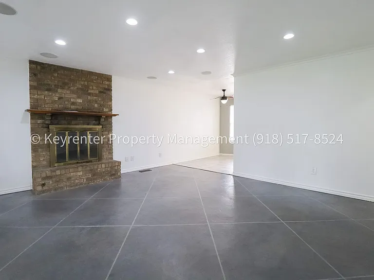 12804 E 13th St — Photo 15