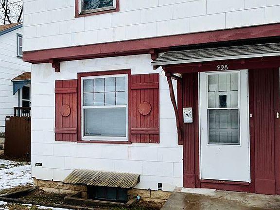 2nd image of 228 W Chestnut St
